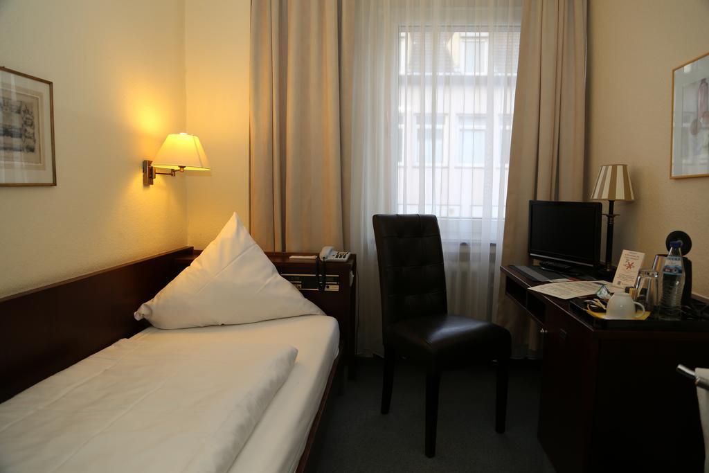 Hotel Löhndorf Bonn Rum bild